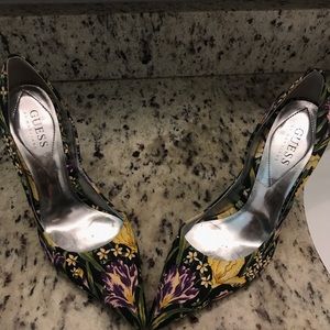 Guess Stilettos size 6 1/2.